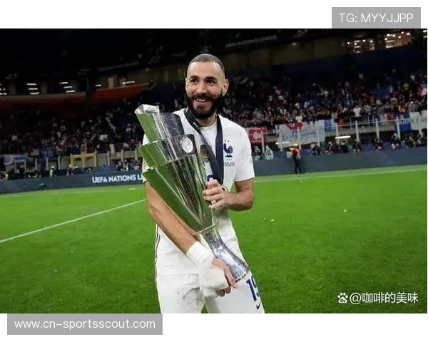 本泽马利雅得新月官宣，90号球衣开启沙特生涯新篇章